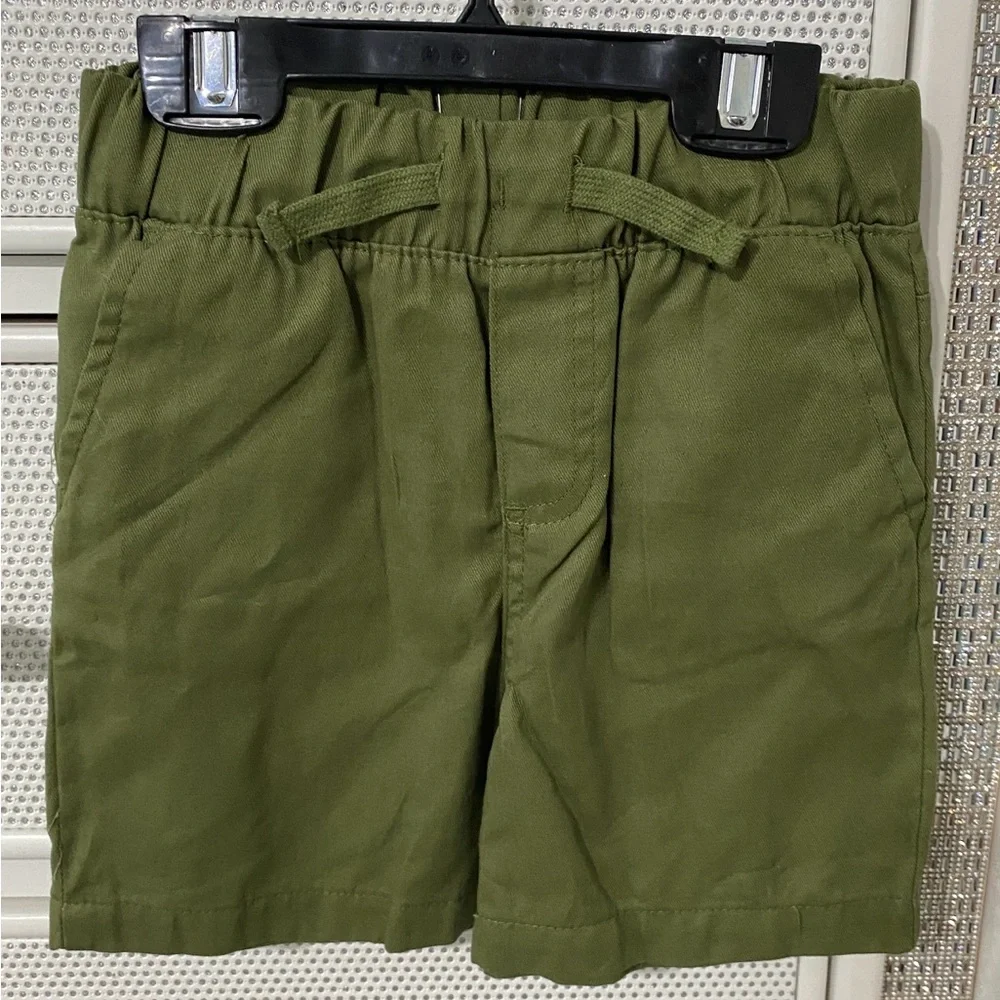 Ben Sherman boys 2 Piece Set. Button down shirt and shorts EUC